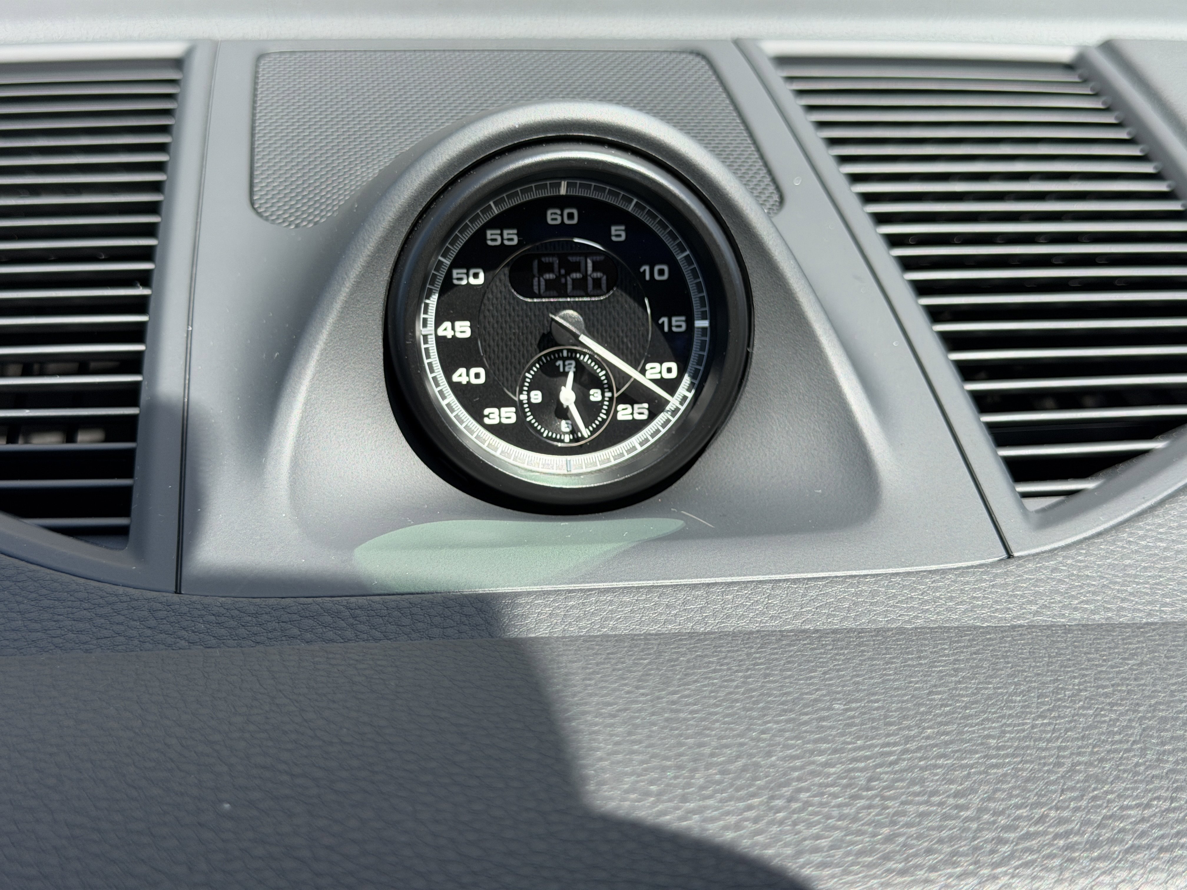 Certified 2025 Porsche Macan image 28