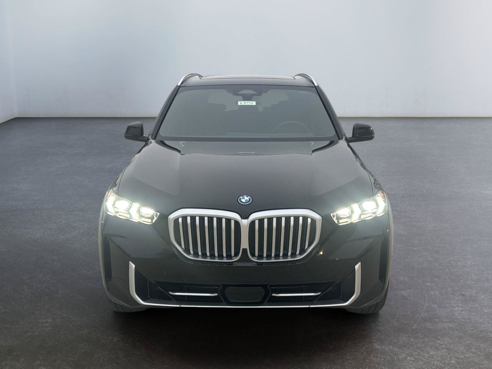 New 2026 BMW X5 xDrive50e w/ Climate Comfort Package AWD/4WD image 8