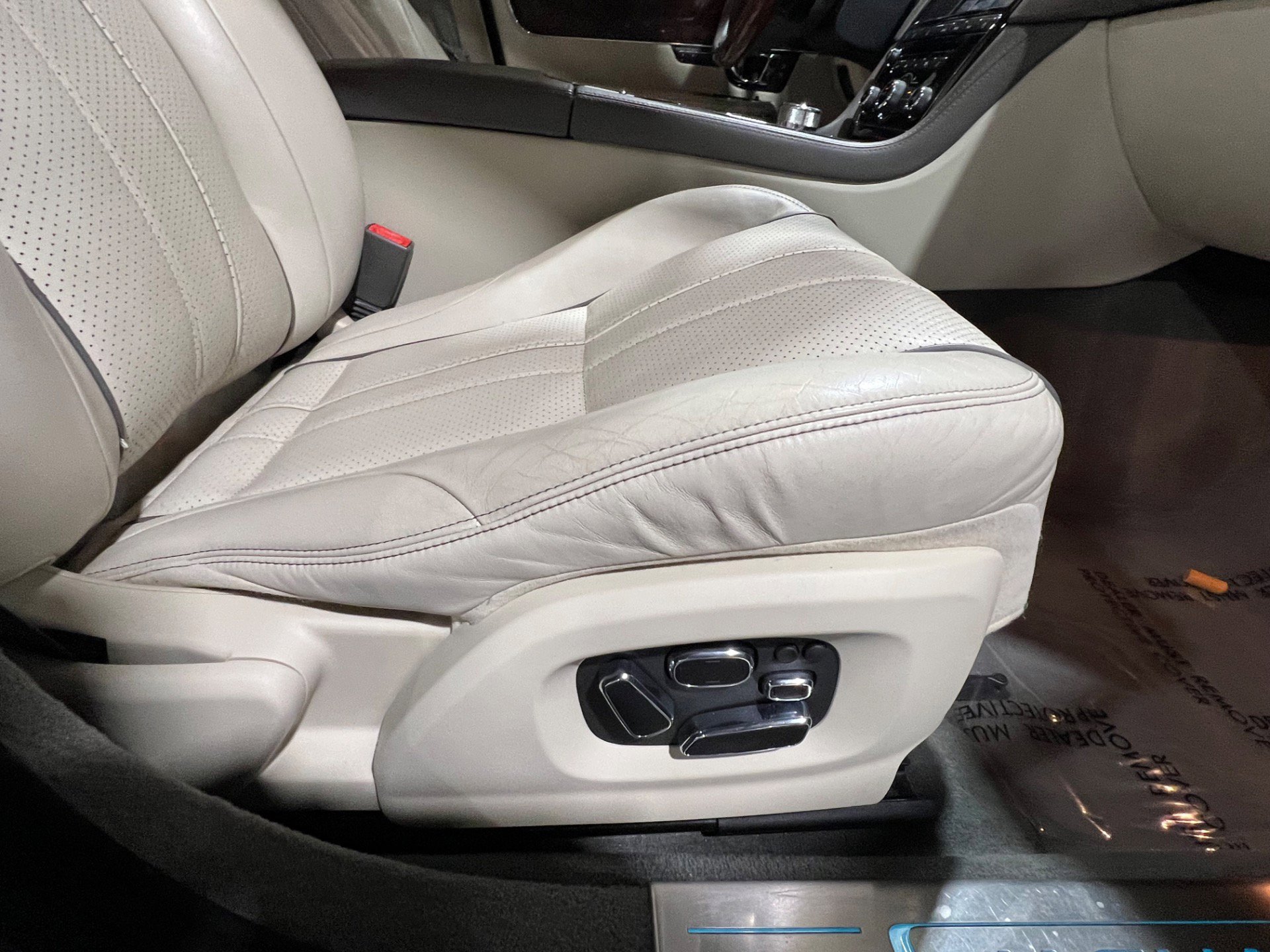 Used 2015 Jaguar XJ L Portfolio RWD image 36
