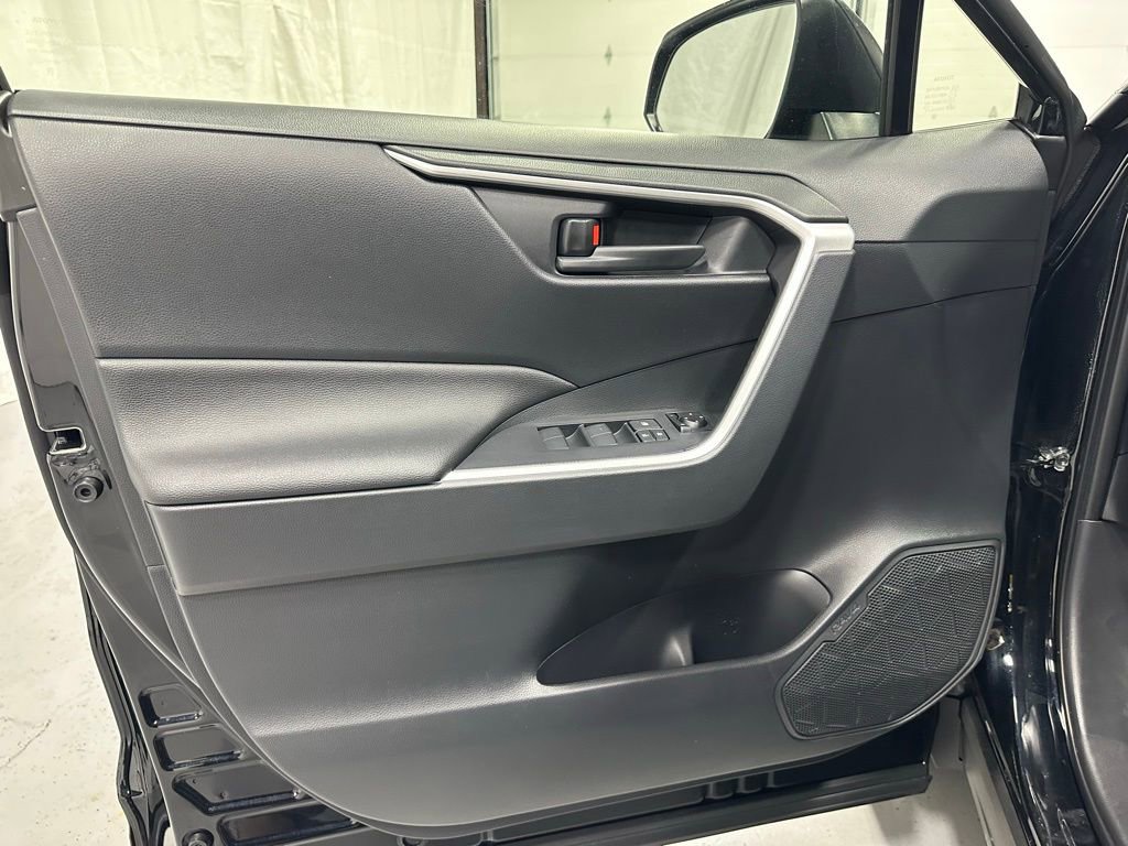 Used 2025 Toyota RAV4 LE image 8