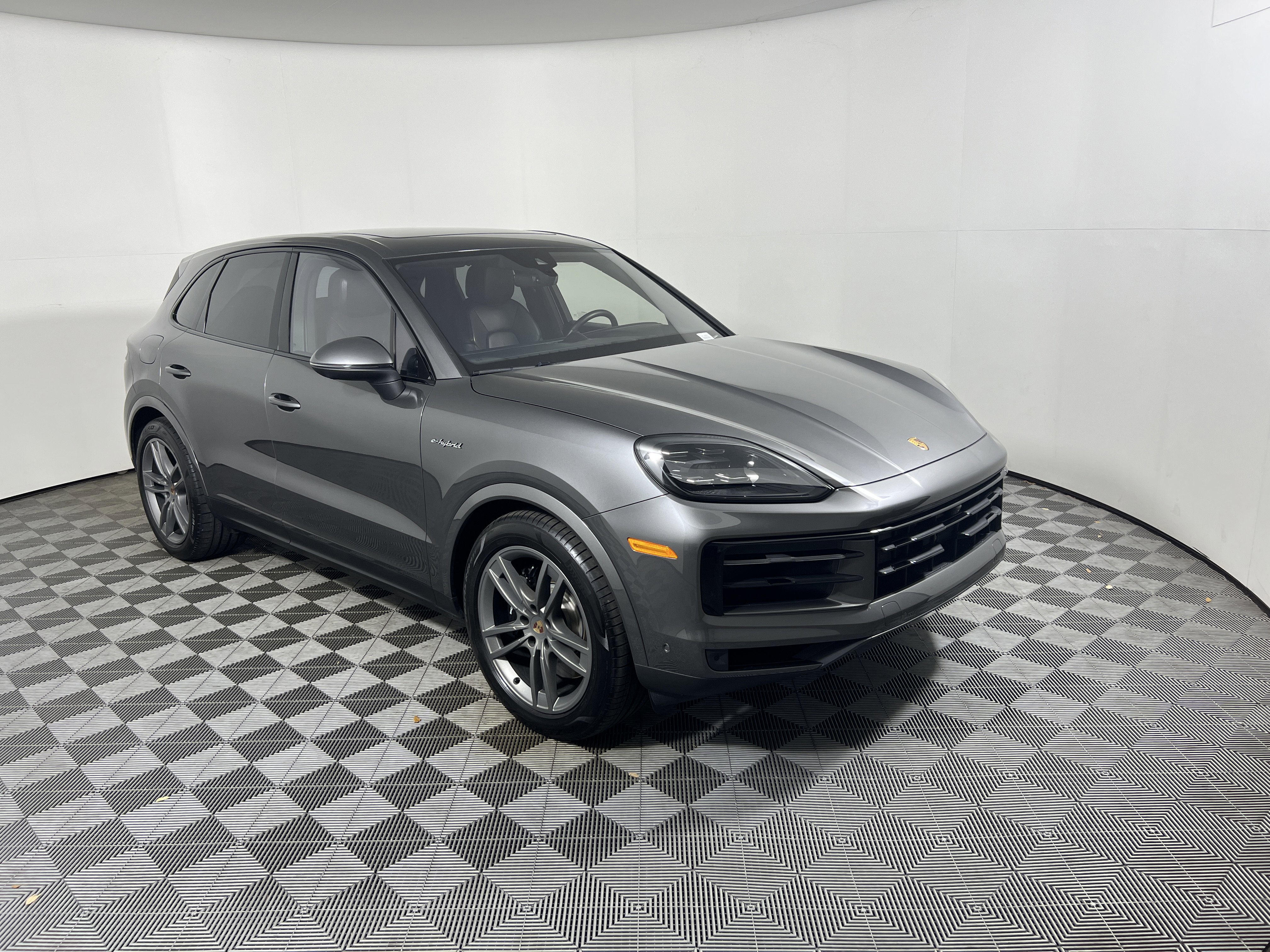 Certified 2025 Porsche Cayenne E-Hybrid AWD/4WD image 9