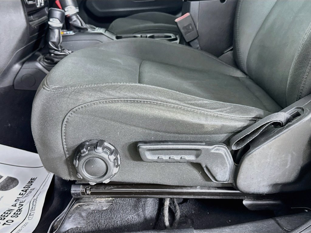 Used 2018 Jeep Wrangler Unlimited Sahara AWD/4WD image 24