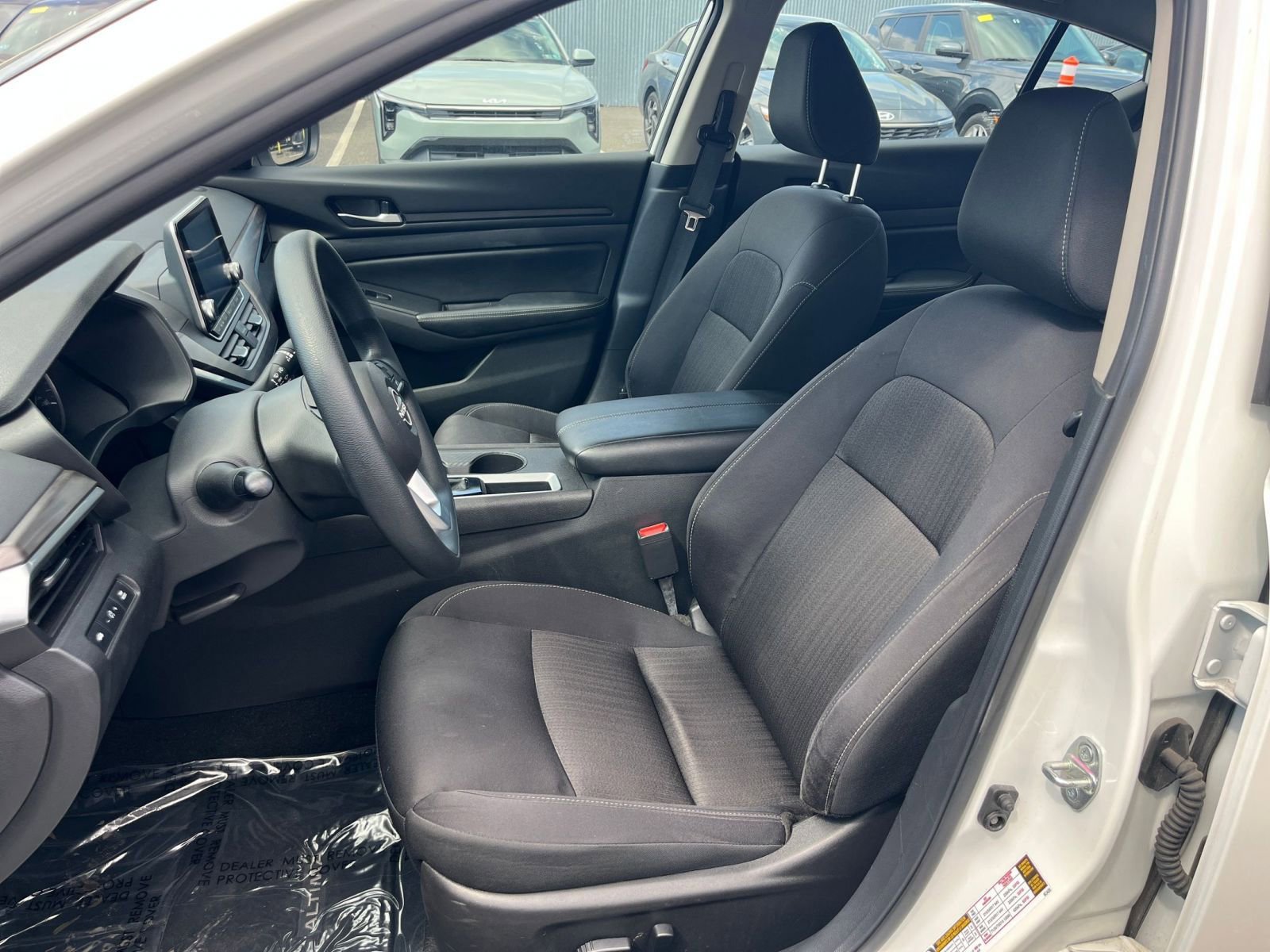 Used 2025 Nissan Altima 2.5 SV FWD image 37