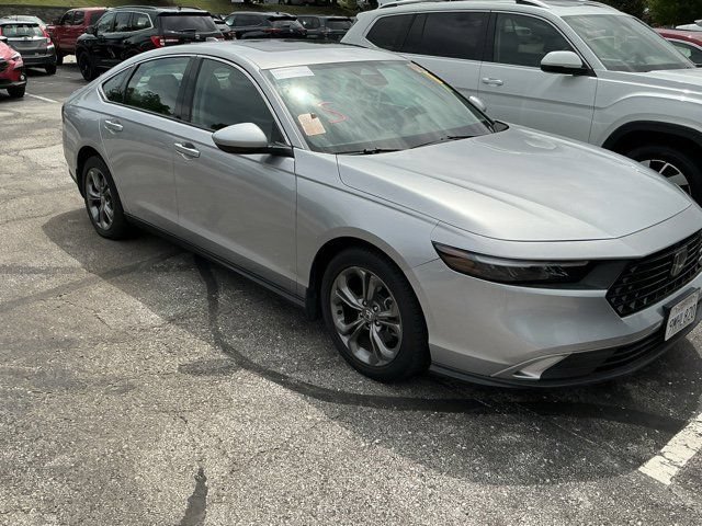Used 2024 Honda Accord EX image 3