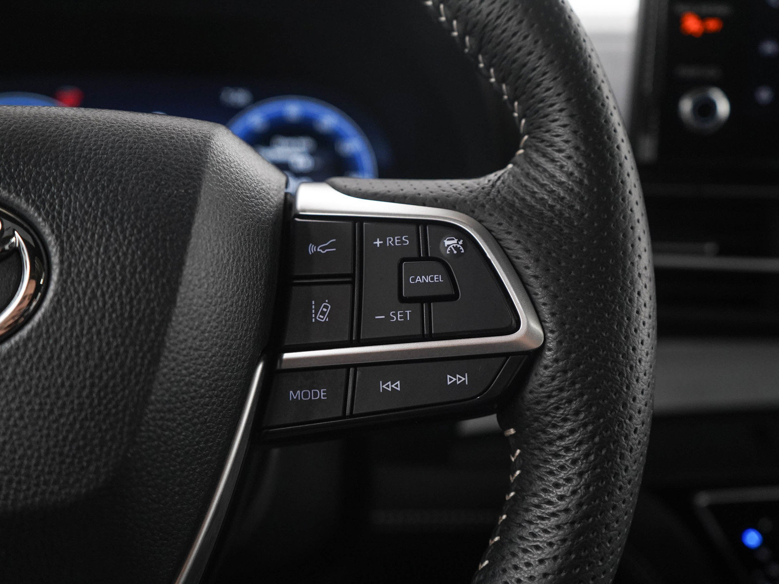 Used 2025 Toyota Sienna XSE AWD/4WD image 27