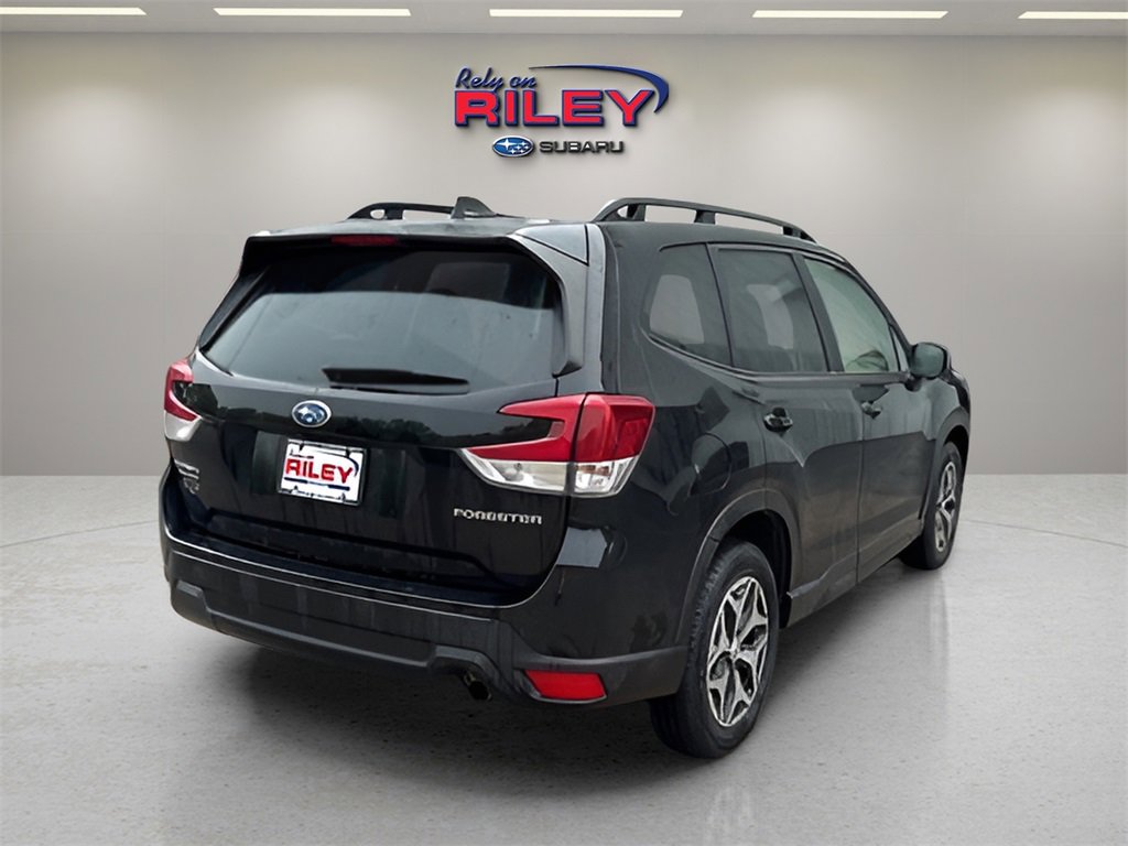 Used 2023 Subaru Forester Premium image 5