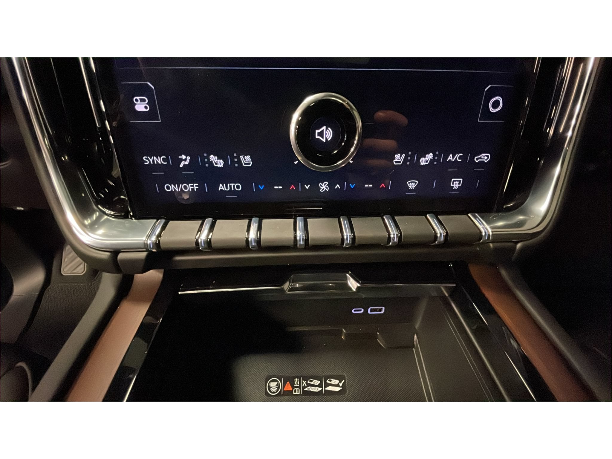 New 2026 GMC Yukon XL Denali w/ Denali Reserve Package AWD/4WD image 13