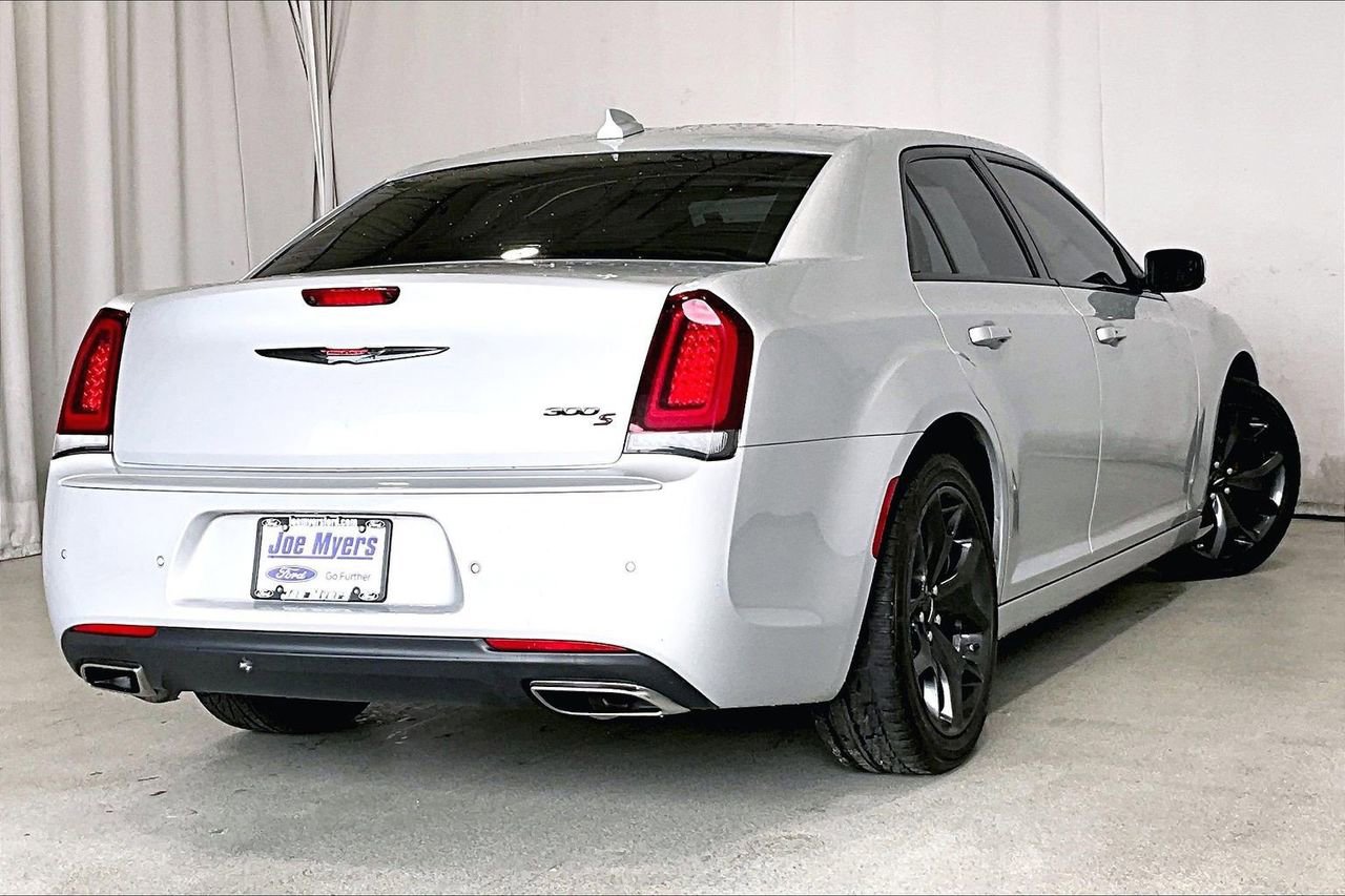 Used 2023 Chrysler 300 S RWD image 12