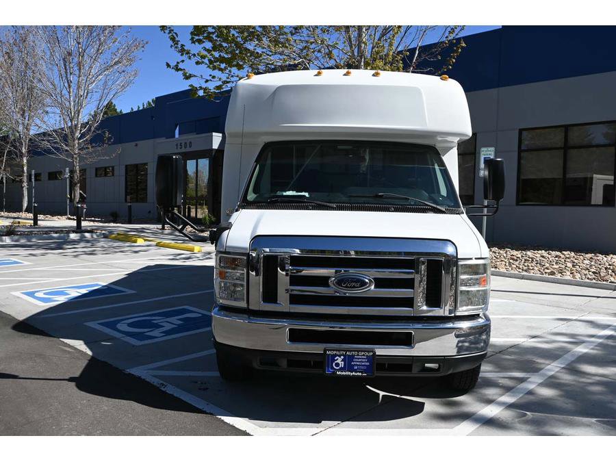Used 2012 Ford E-350 and Econoline 350 Super Duty w/ Shuttle Bus Prep Pkg RWD image 4