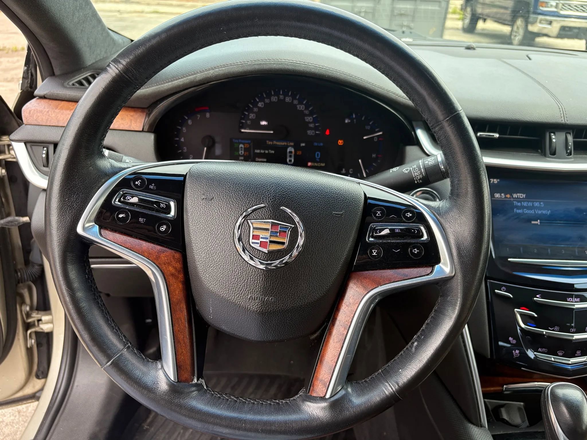 Used 2015 Cadillac XTS Luxury image 21