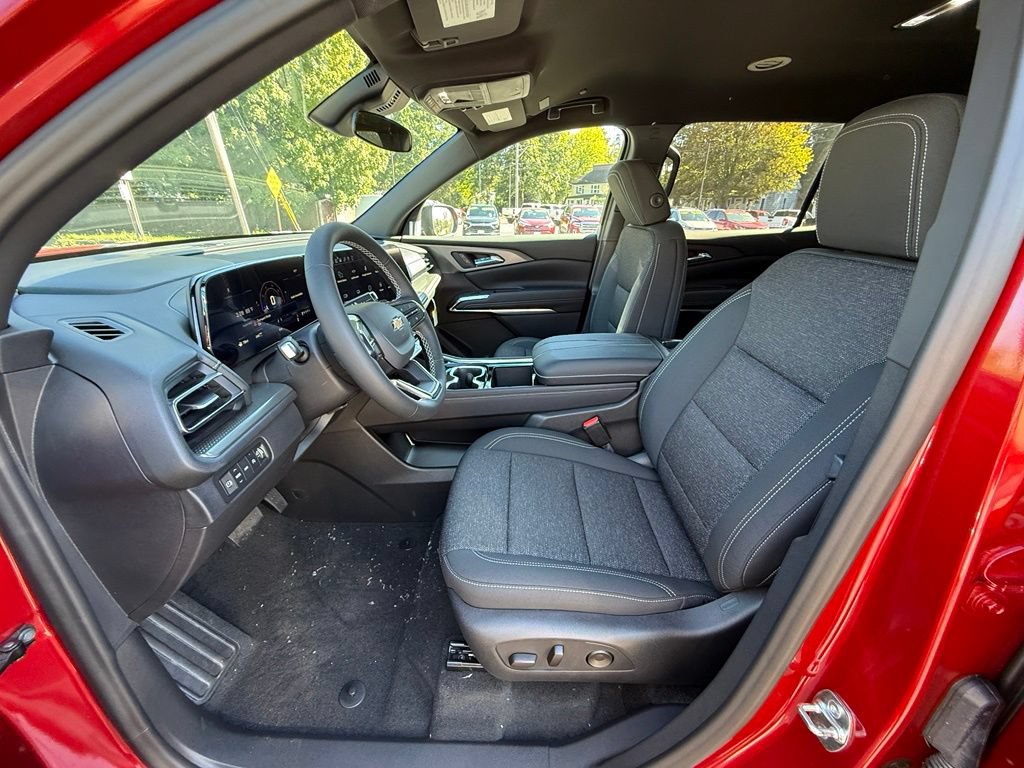 New 2027 Chevrolet Traverse LT AWD/4WD image 17