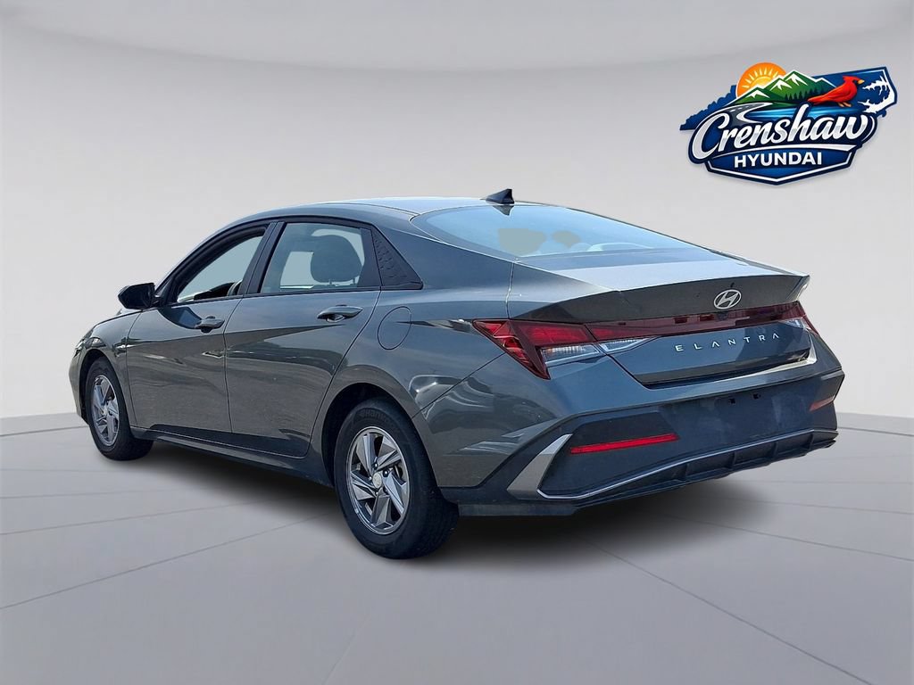 Used 2025 Hyundai Elantra SE FWD image 4