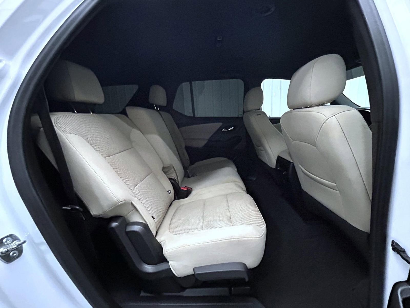 Used 2023 Chevrolet Traverse LS image 18