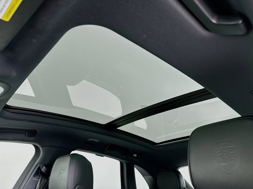 Certified 2025 Porsche Macan image 24