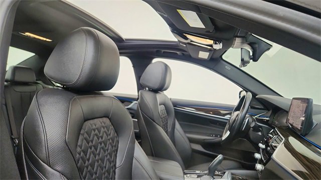 Used 2023 BMW 530e xDrive w/ Premium Package image 21