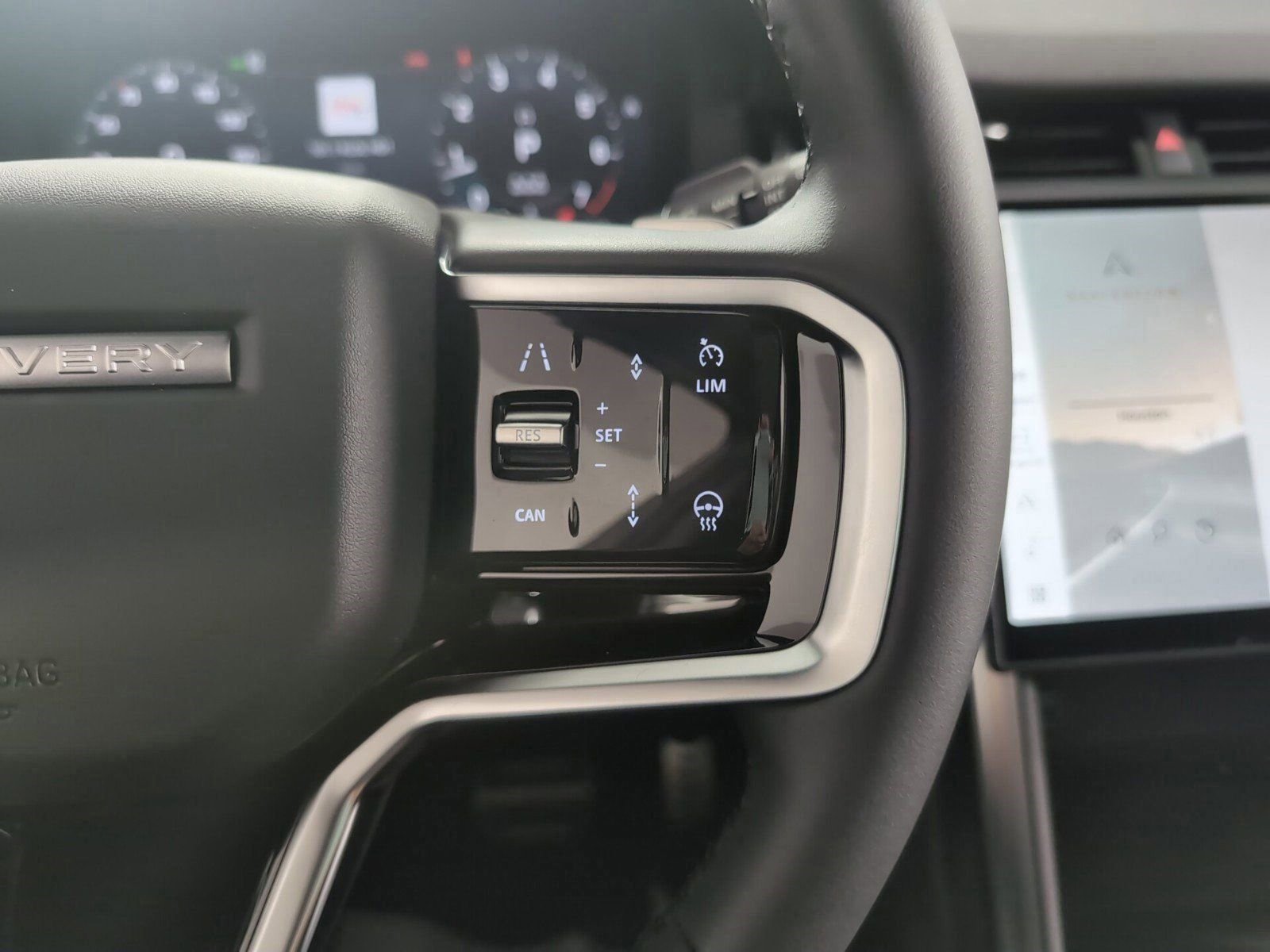 Certified 2025 Land Rover Discovery Sport Dynamic SE image 16