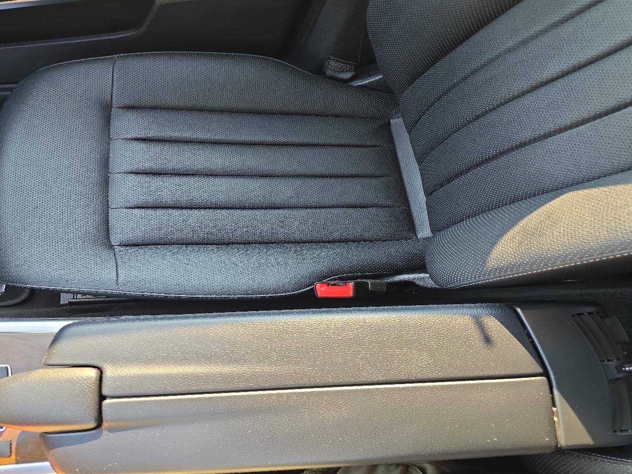 Used 2015 Mercedes-Benz E 400 4MATIC Sedan image 35