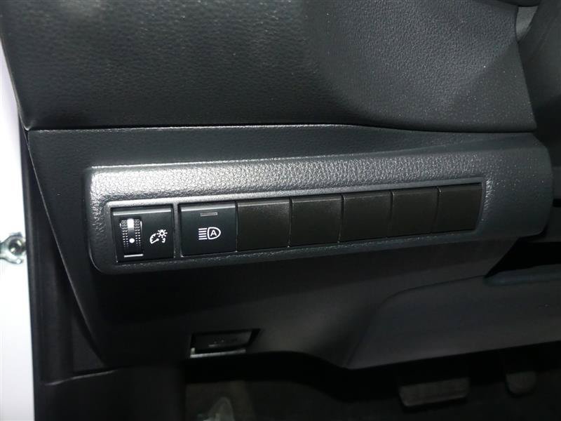 Used 2022 Toyota Corolla LE FWD image 28