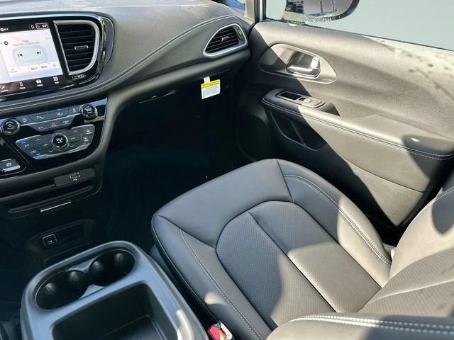 New 2026 Chrysler Pacifica Select FWD image 20