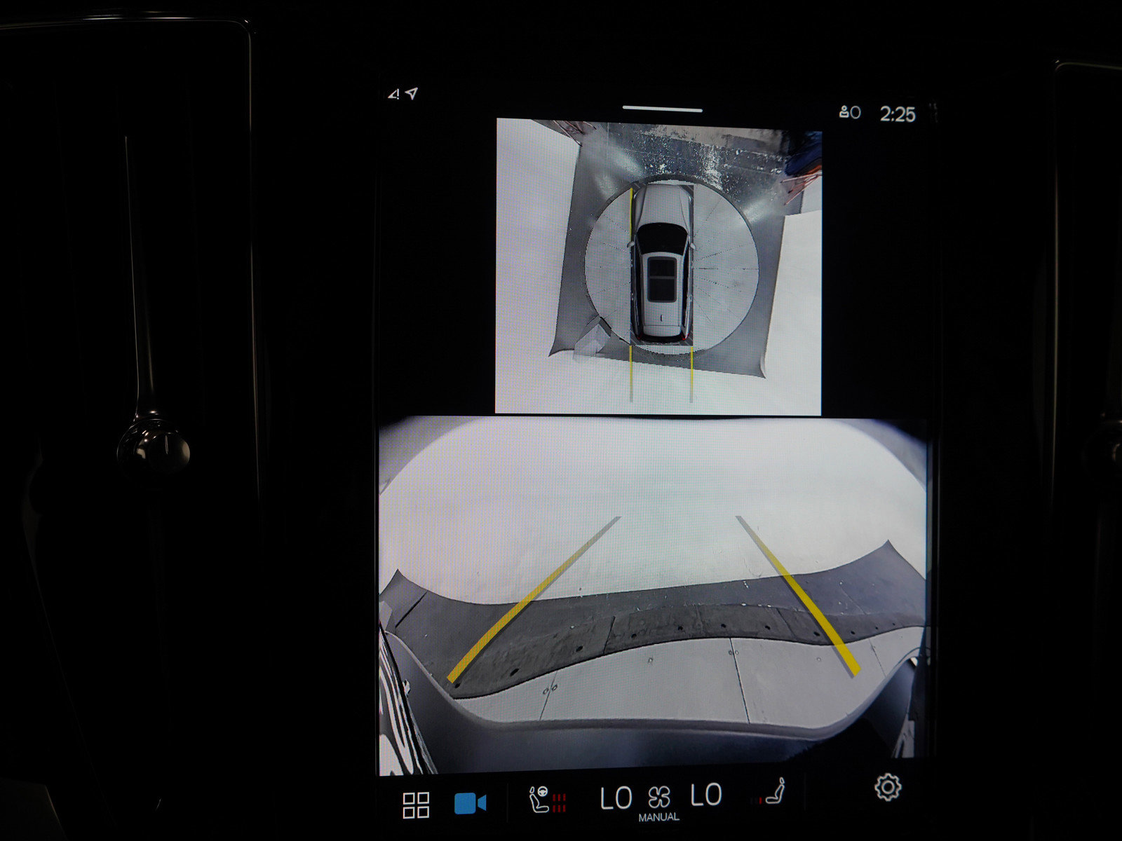 Used 2025 Volvo V60 B5 Cross Country Plus image 31