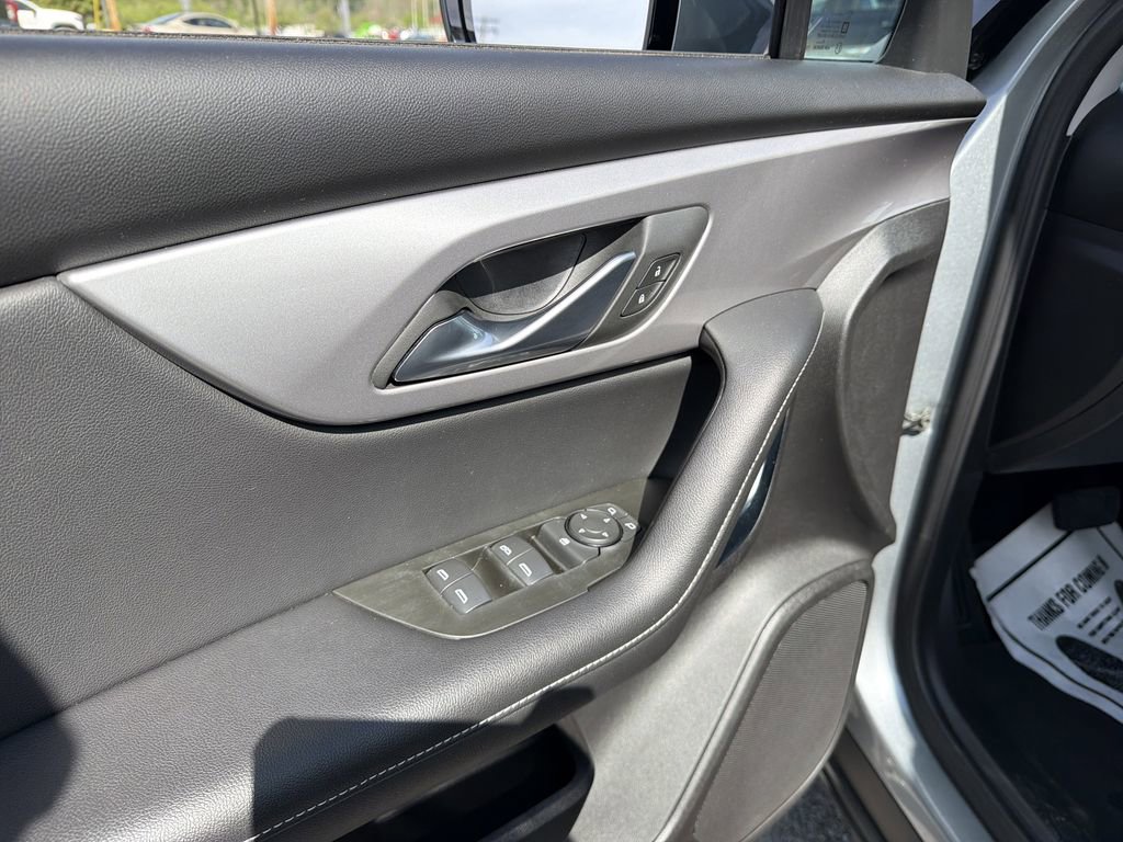 Used 2025 Chevrolet Blazer LT AWD/4WD image 15