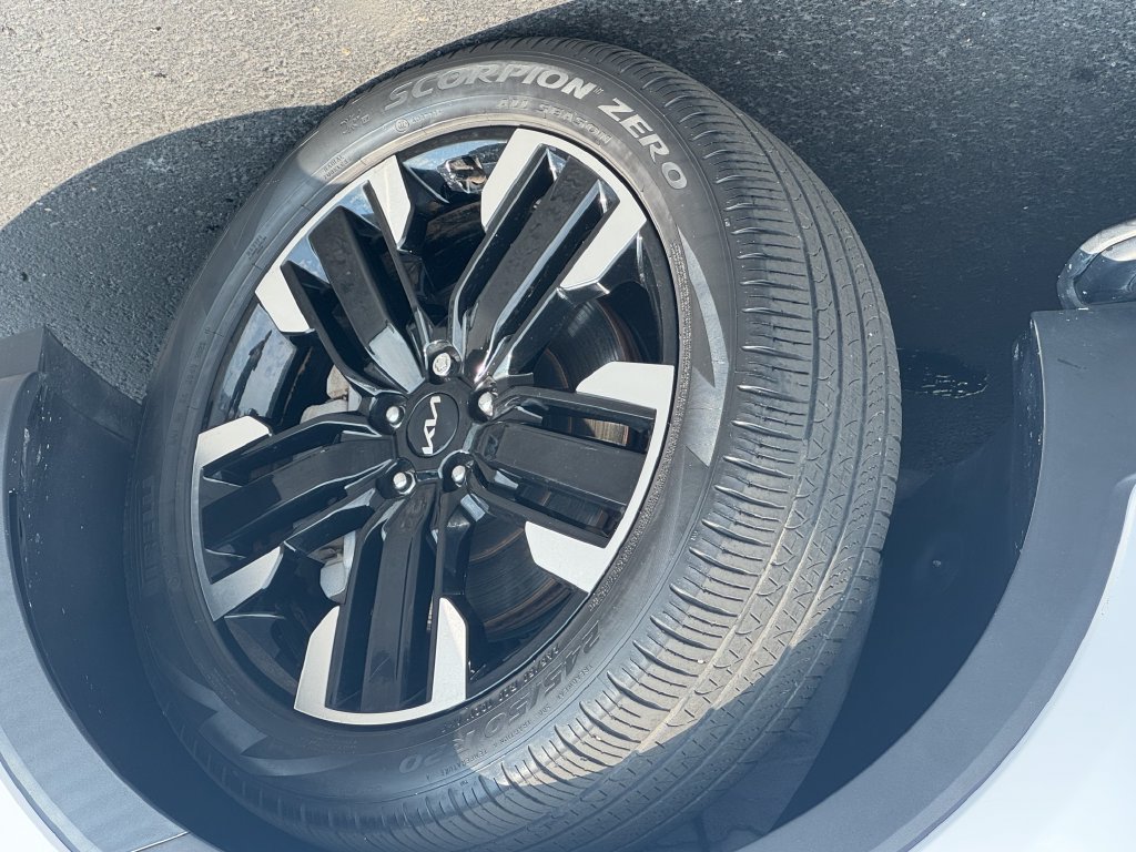 Used 2024 Kia Telluride SX FWD image 9