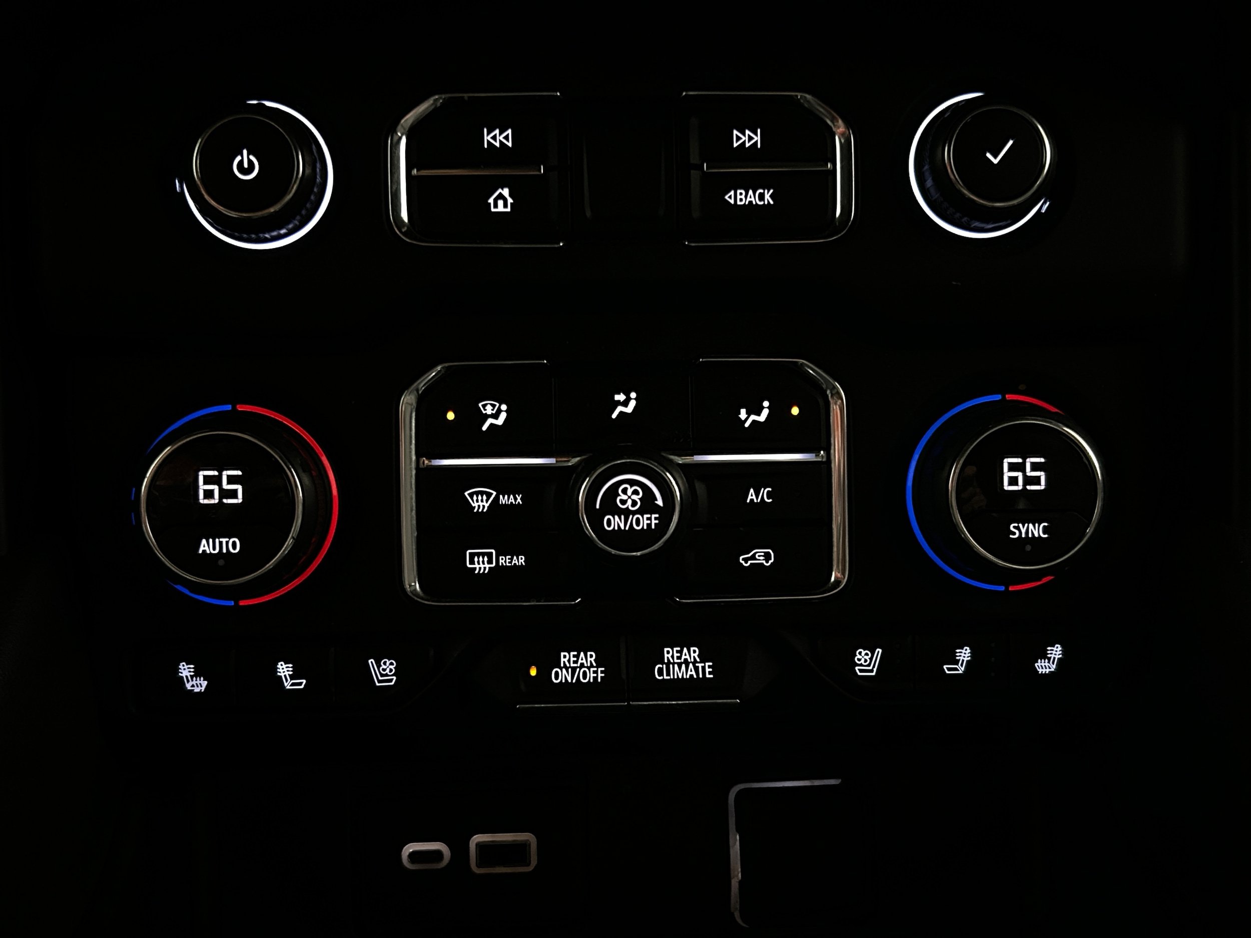 Used 2021 Chevrolet Suburban High Country w/ Premium Package AWD/4WD image 10