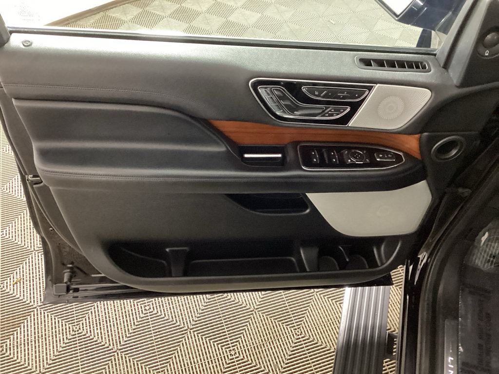 Used 2019 Lincoln Navigator Reserve w/ Cargo Package AWD/4WD image 17