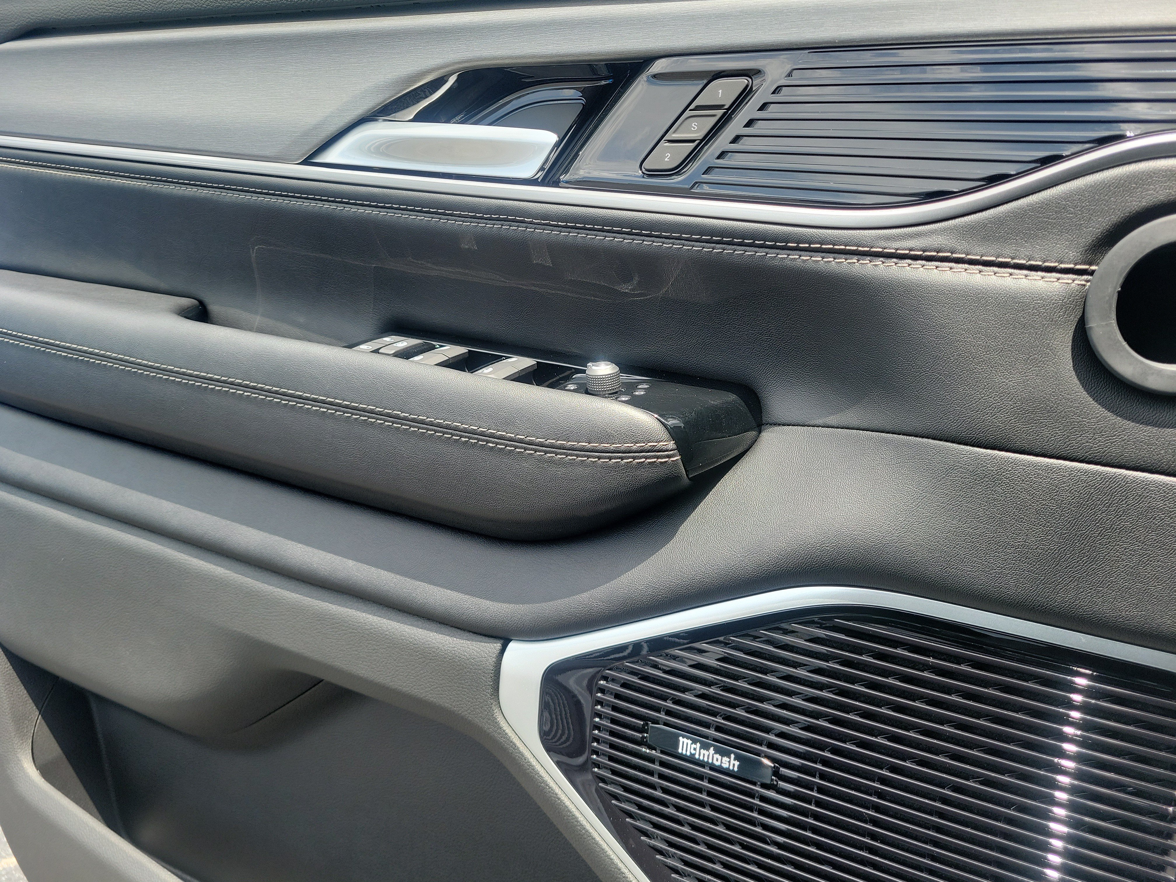 New 2026 Jeep Grand Wagoneer L Limited AWD/4WD image 14
