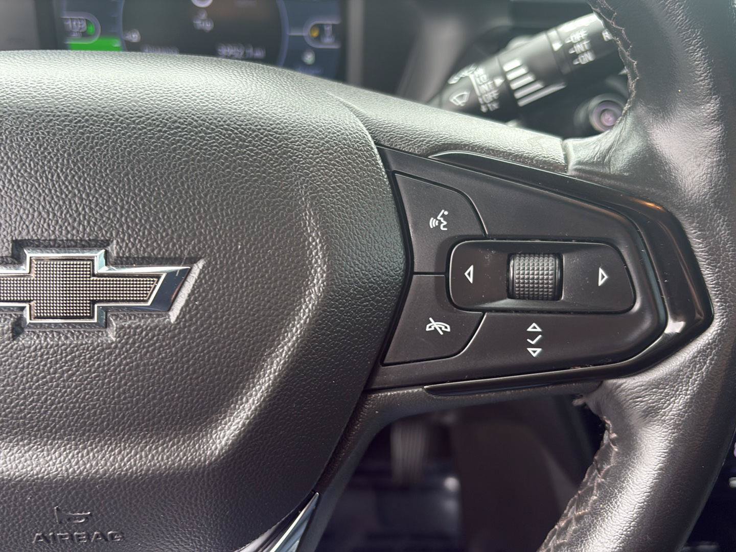 Used 2023 Chevrolet Bolt EUV LT w/ Convenience Package FWD image 17