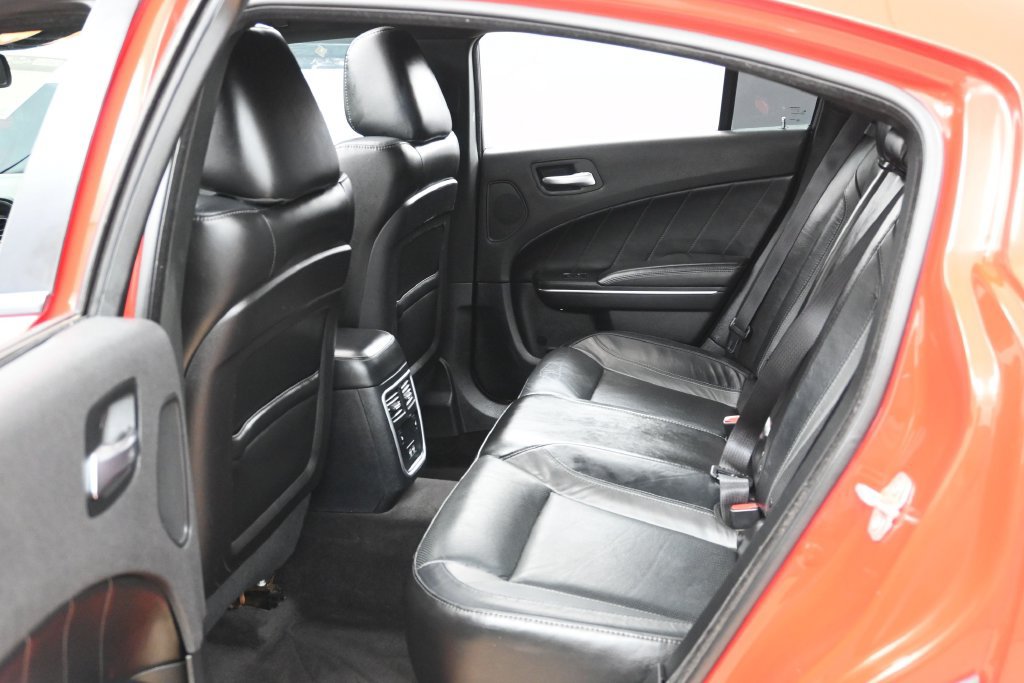 Used 2017 Dodge Charger R/T w/ Premium Group RWD image 9