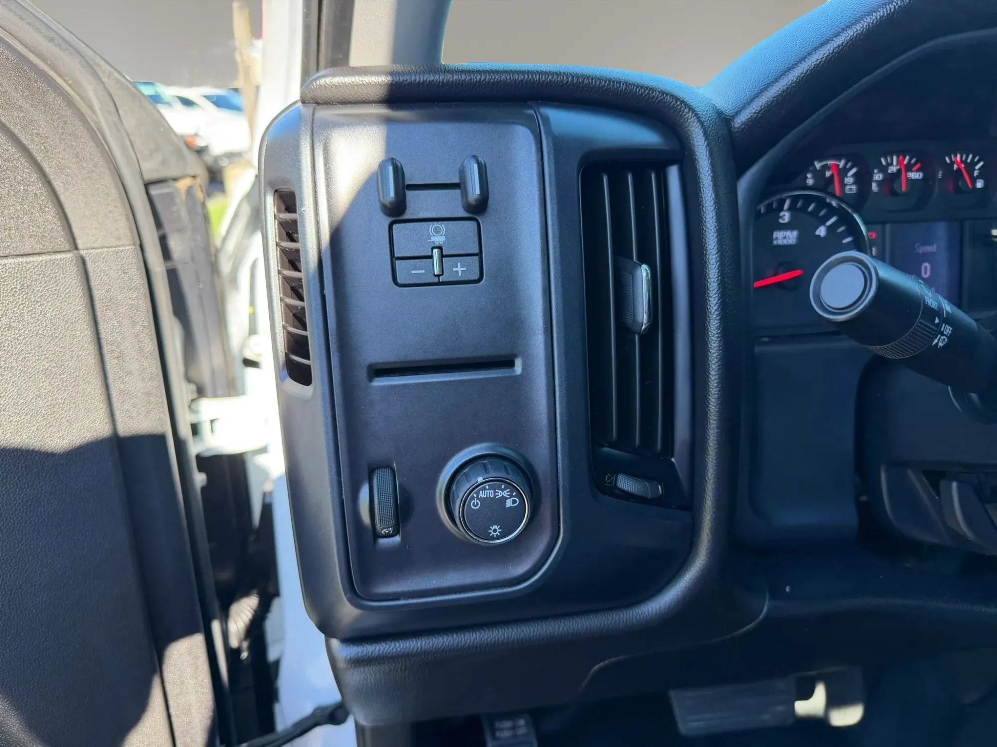Used 2019 Chevrolet Silverado 2500 W/T AWD/4WD image 12