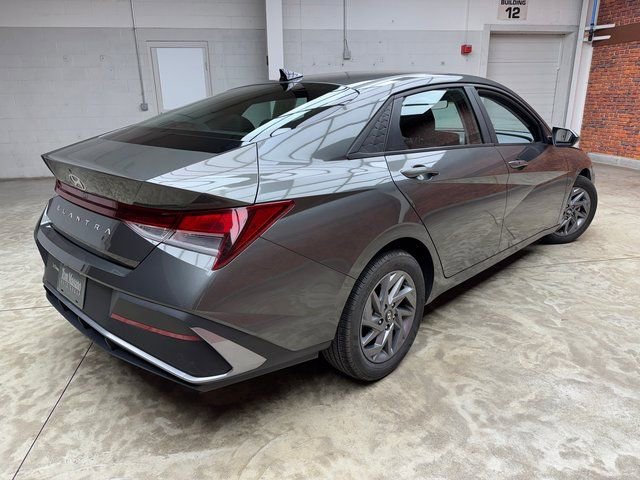 Used 2024 Hyundai Elantra SEL image 5