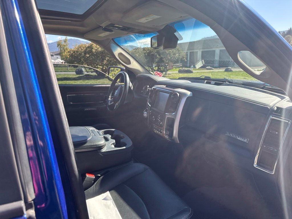 Used 2015 RAM 1500 Laramie w/ Convenience Group AWD/4WD image 4
