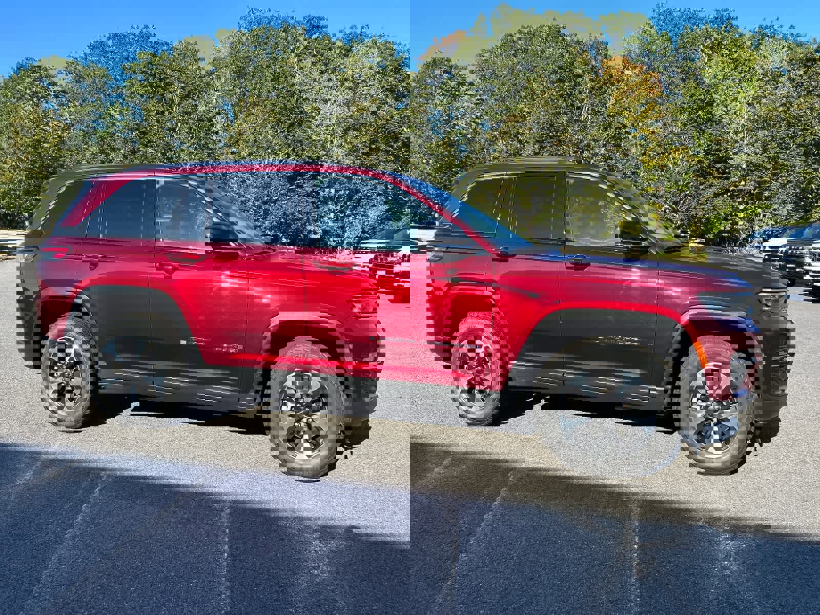 Used 2023 Jeep Grand Cherokee 4WD 4xe image 3