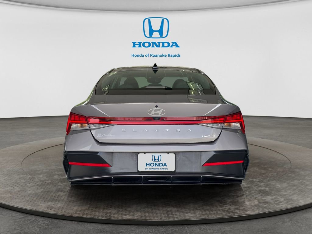 Used 2025 Hyundai Elantra Limited image 4