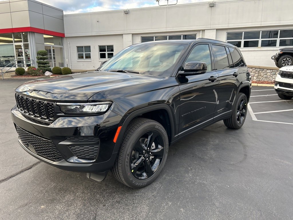 New 2025 Jeep Grand Cherokee Altitude AWD/4WD image 6