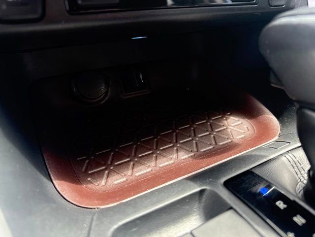 Used 2020 Toyota RAV4 Limited FWD image 29