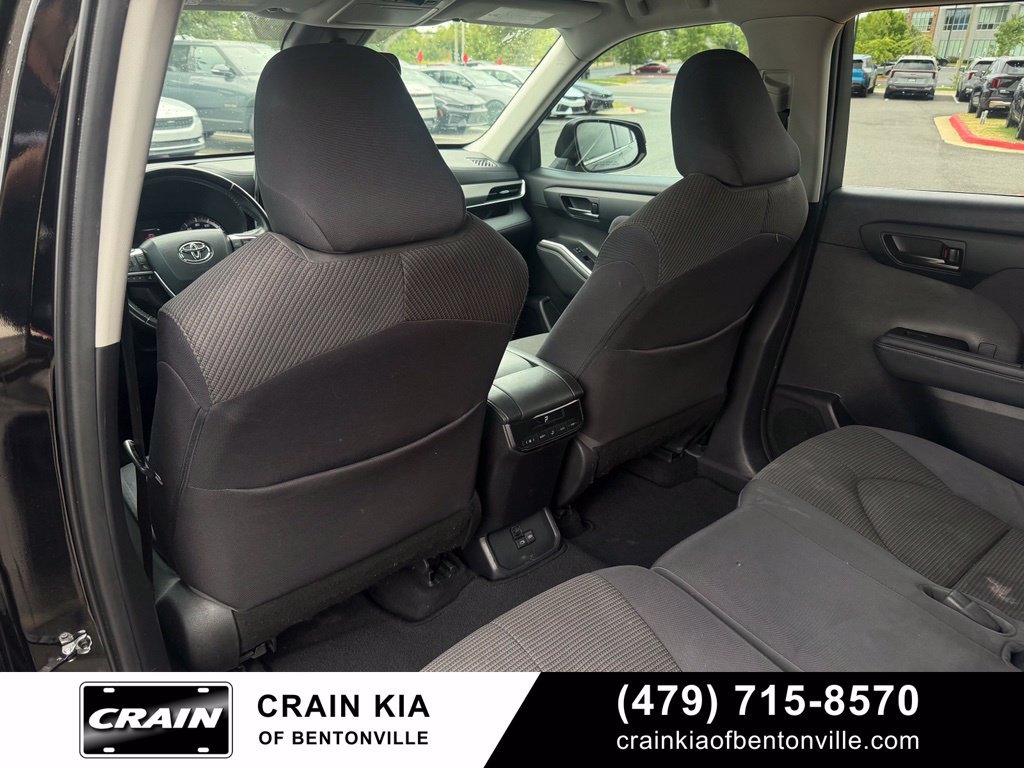 Used 2022 Toyota Highlander LE AWD/4WD image 27