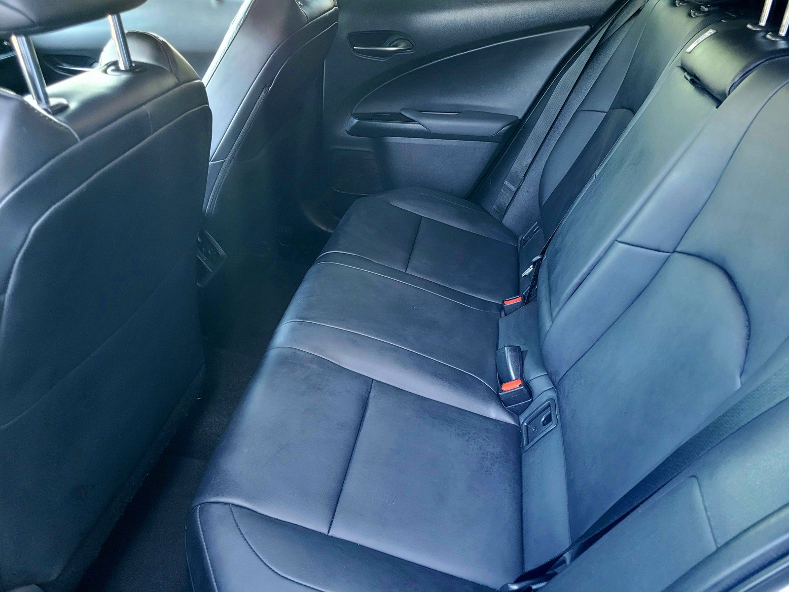 Certified 2022 Lexus UX 200 w/ Accessory Package (Z2) FWD image 10