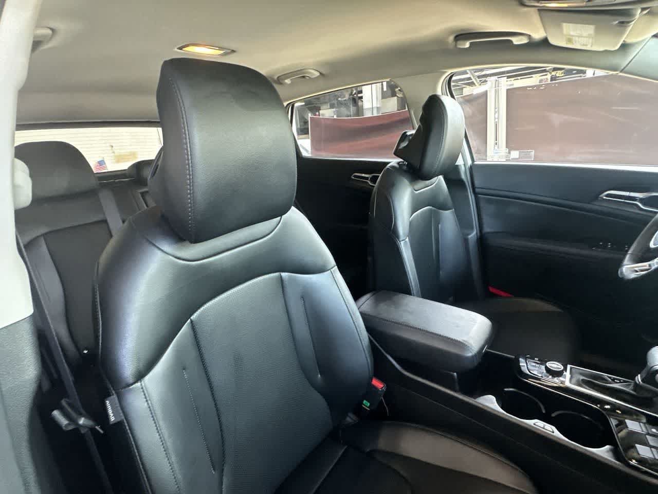 Used 2024 Kia Sportage EX FWD image 27