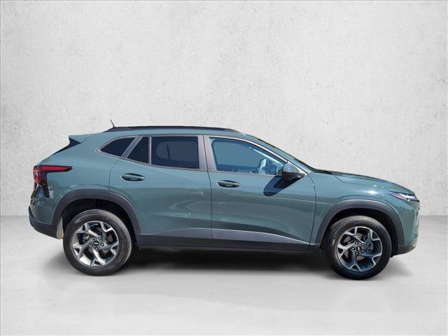 Used 2025 Chevrolet Trax LT FWD image 4