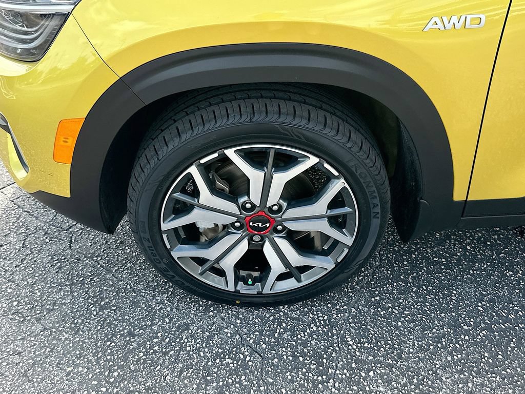 Used 2023 Kia Seltos SX w/ SX Sunroof Package AWD/4WD image 32