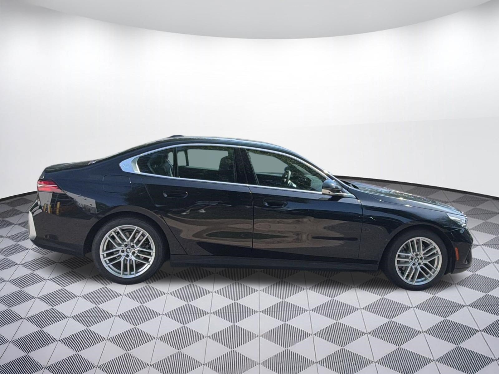 Used 2024 BMW 530i xDrive w/ Premium Package AWD/4WD image 8