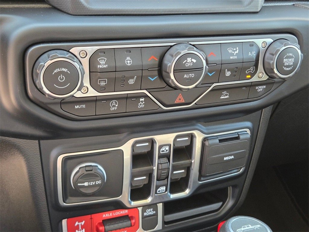 Used 2023 Jeep Gladiator Mojave w/ Cold Weather Group image 30