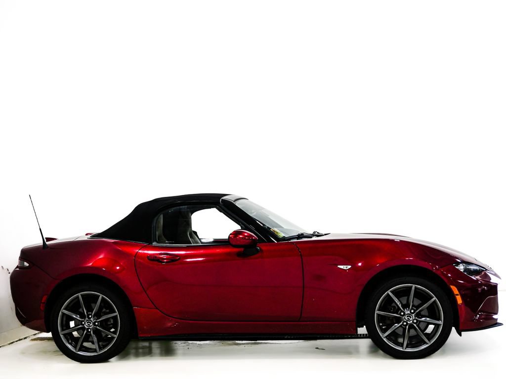 Used 2019 MAZDA MX-5 Miata Grand Touring w/ GT-S Package RWD image 4