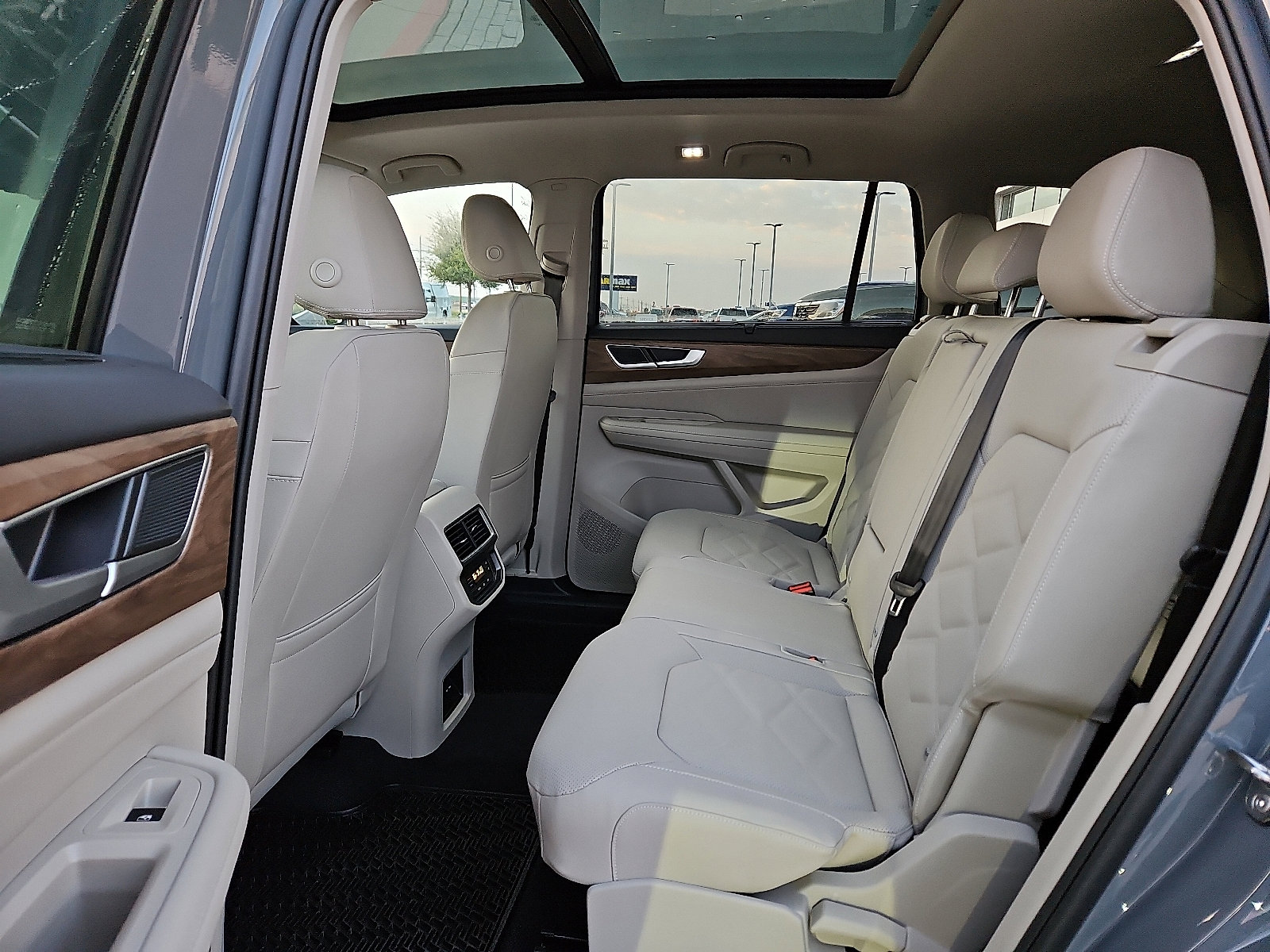 New 2026 Volkswagen Atlas SE image 11