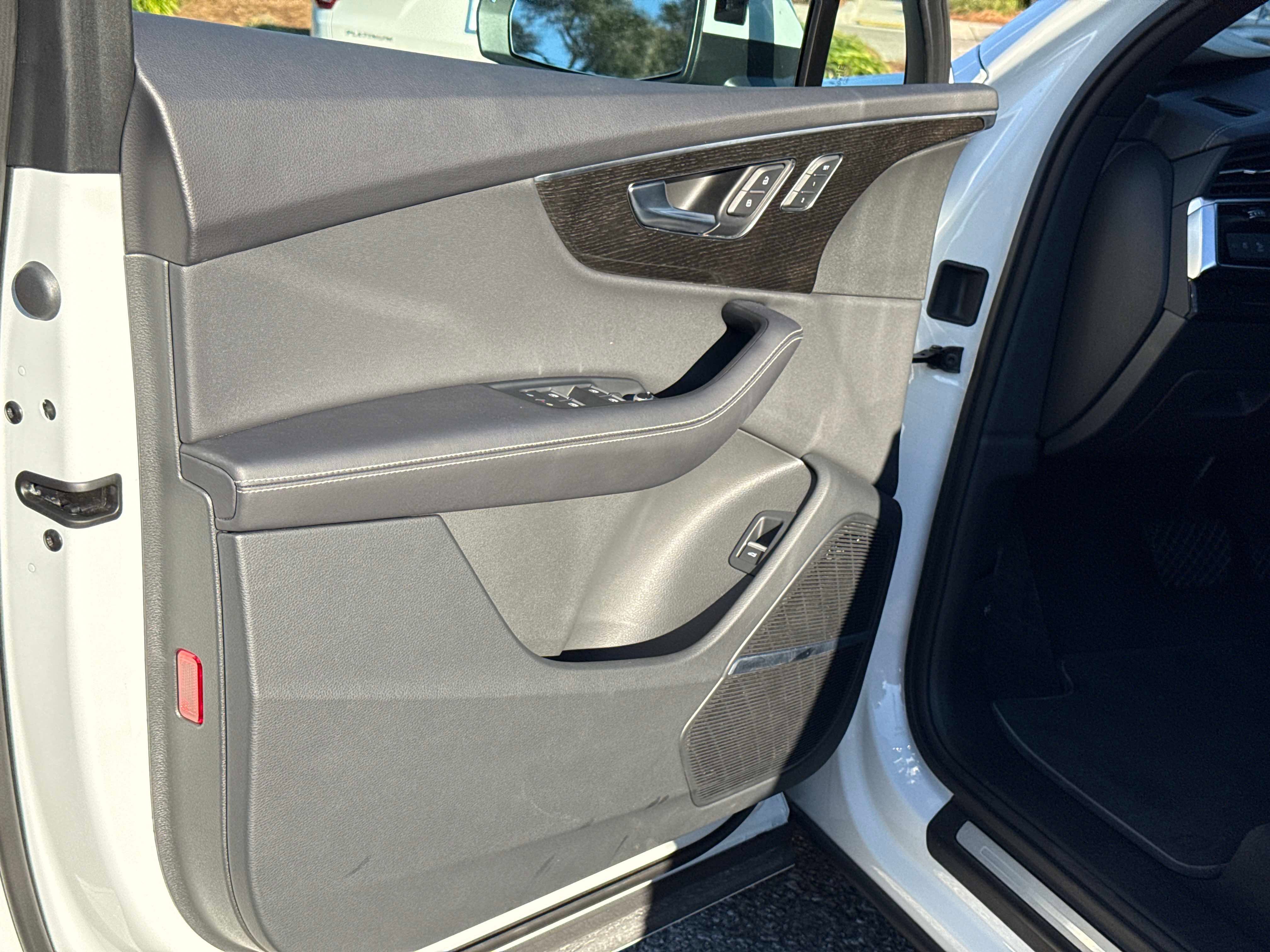 Used 2025 Audi Q7 3.0T Premium Plus image 18