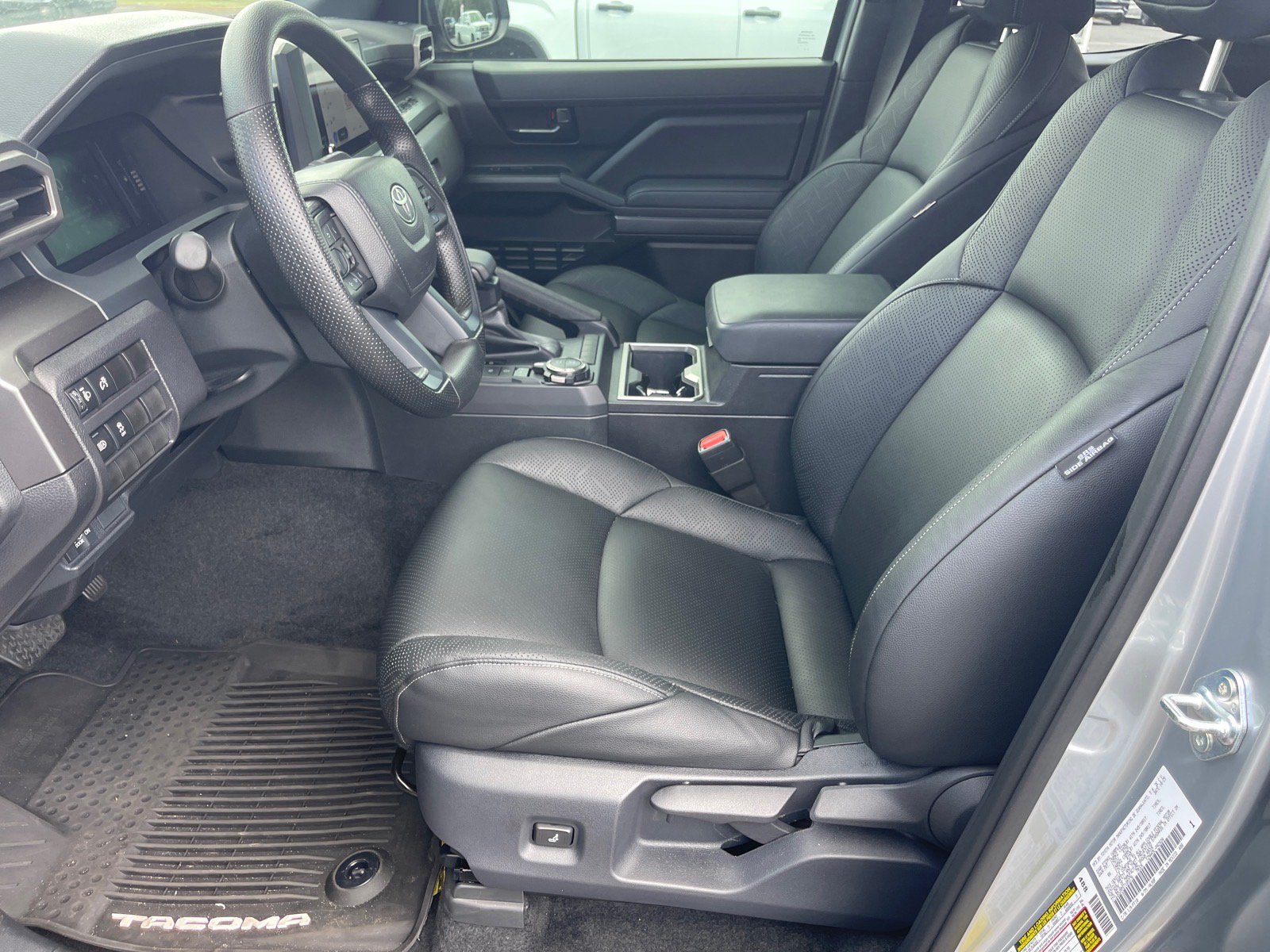Used 2025 Toyota Tacoma SR5 AWD/4WD image 10