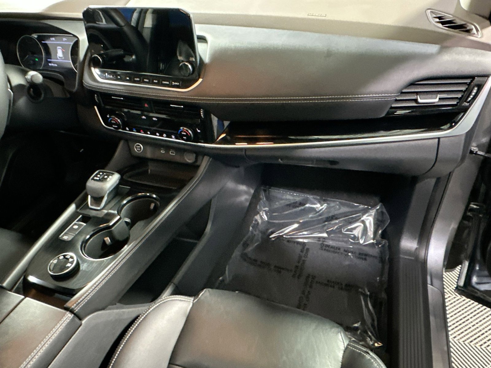 Used 2023 Nissan Rogue SL w/ SL Premium Package image 36